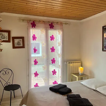 Holiday home Maison Volets Bleus - Jusqu'a 9 Personnes - 3 - Centre